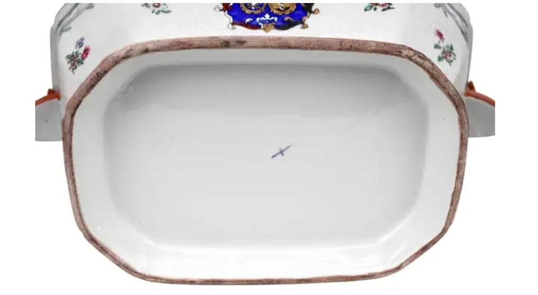 Early 20th Century Chinese Export Soup Tureen With Cover and Underplate - 8