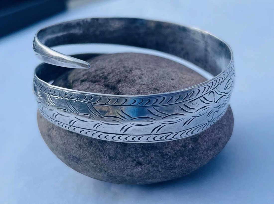 1980s Hmong Hill Tribe Sterling Silver Double Wrap Cuff, Unisex - 3