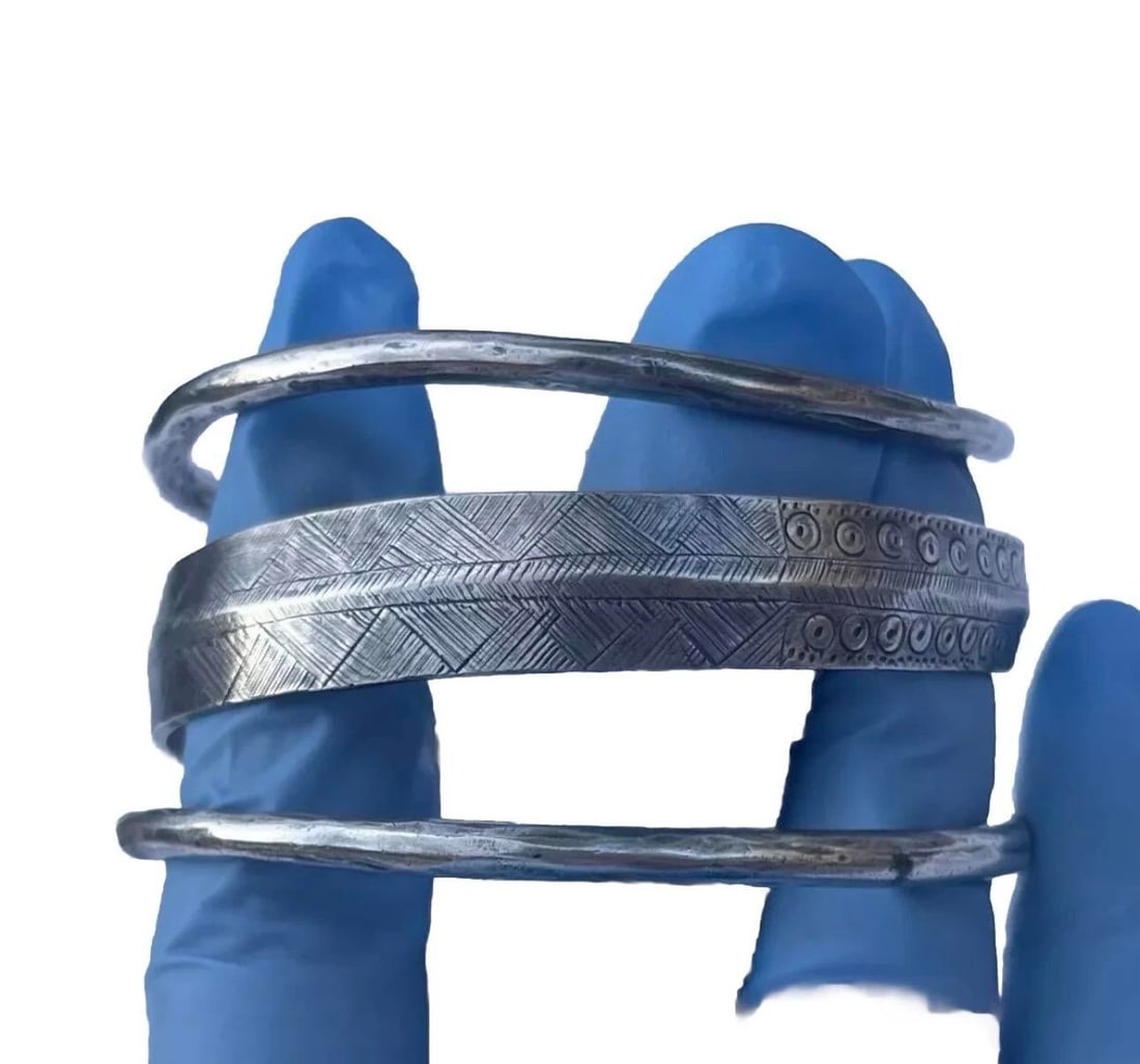 1980s Hmong Hill Tribe Sterling Silver Triple Wrap Bracelet - 4