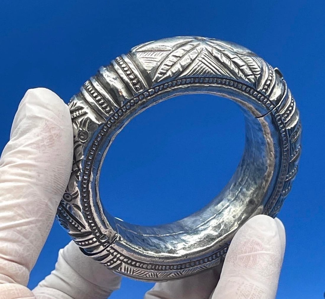 Antique Indian Rajasthan Sterling Silver Hinged Bangle Bracelet - 3