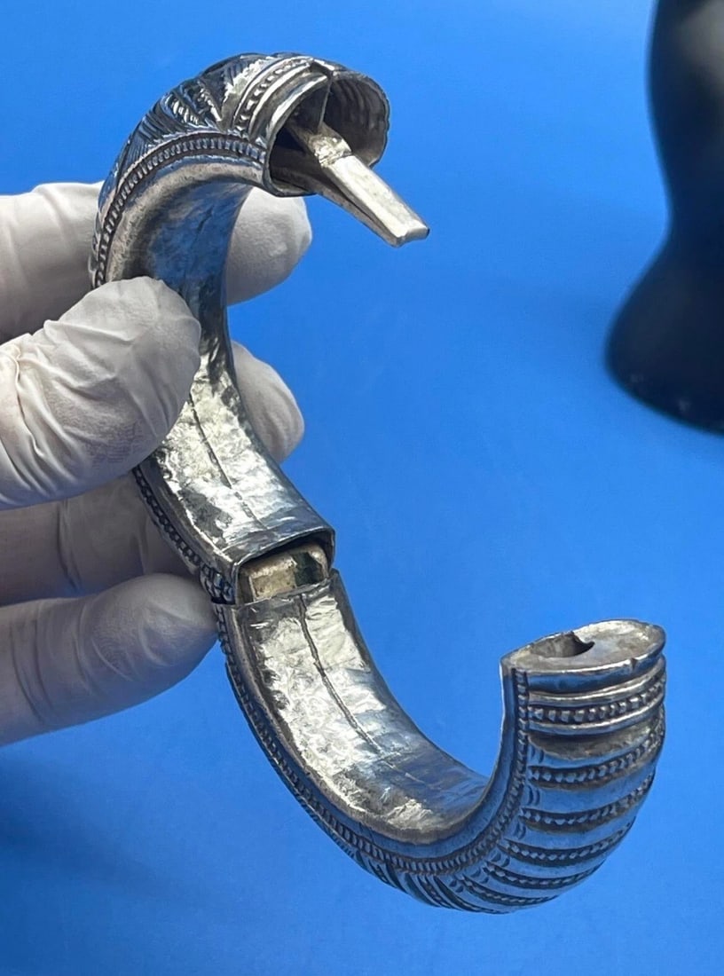 Antique Indian Rajasthan Sterling Silver Hinged Bangle Bracelet - 7