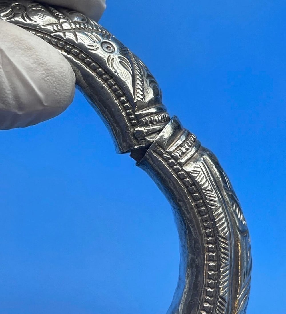 Antique Indian Rajasthan Sterling Silver Hinged Bangle Bracelet - 8