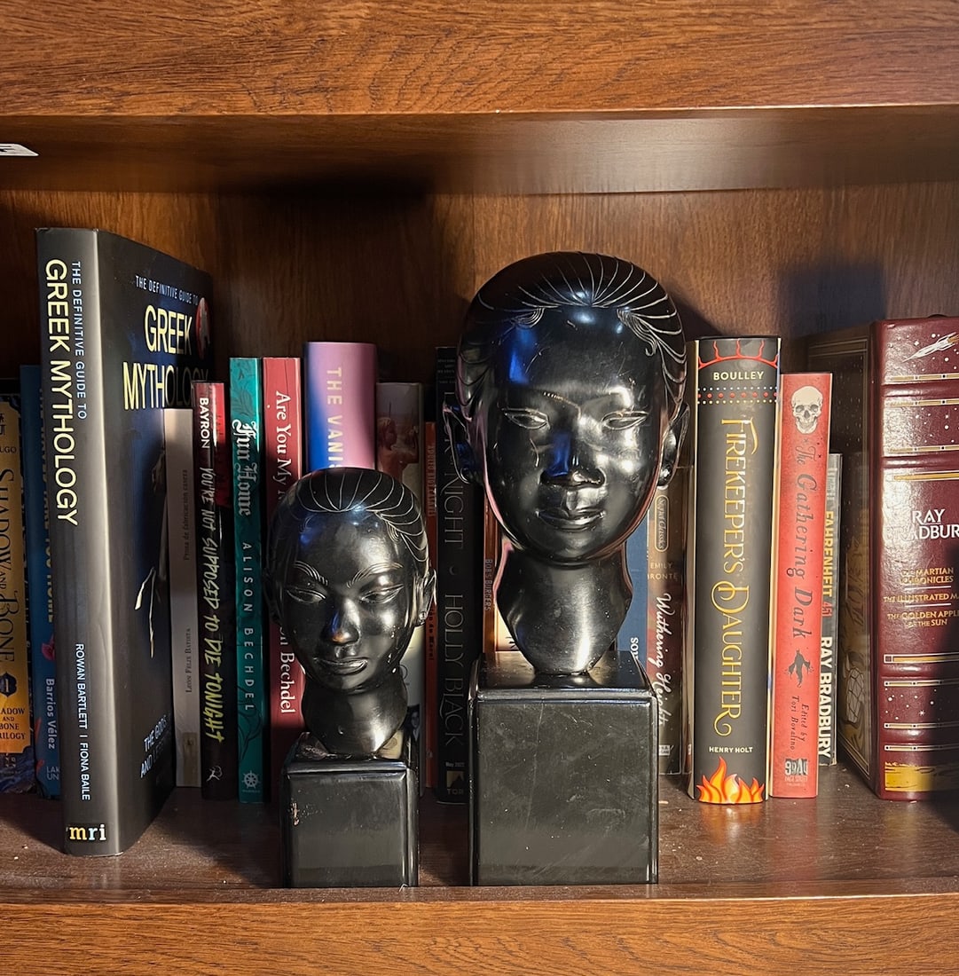 Mid-Century Nguyen Thanh Le Bronze Bust of Young Vietnamese Women- A Pair - 7
