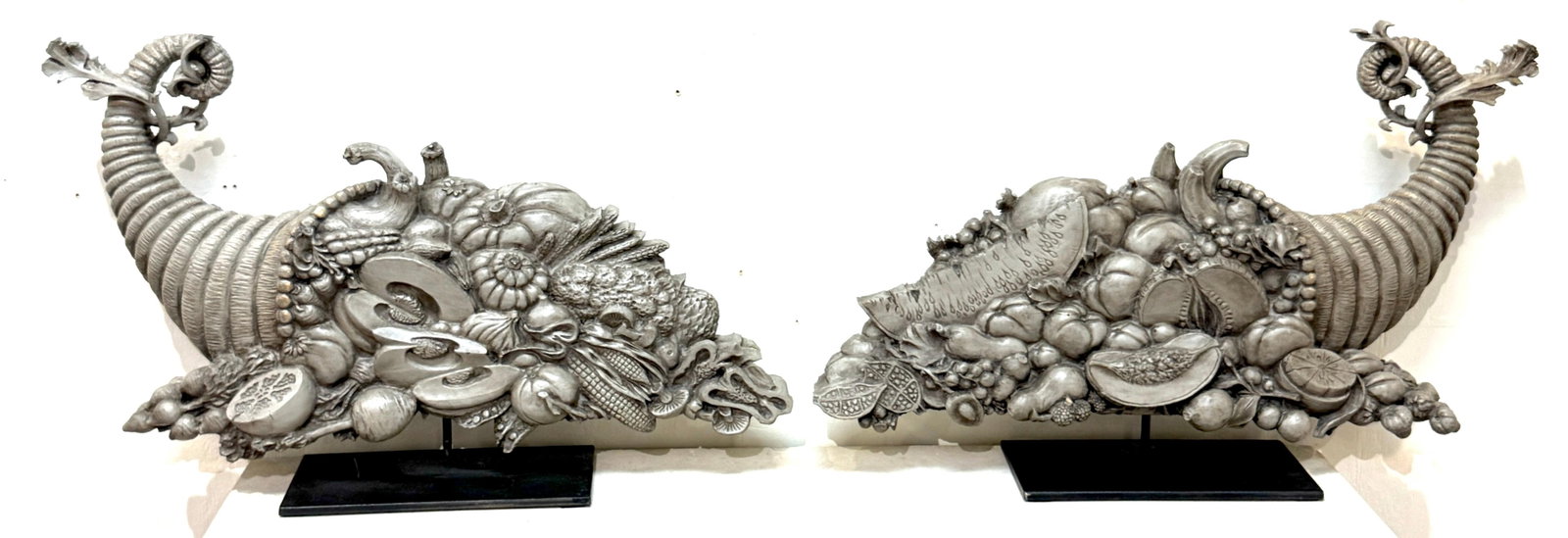 Pair of Continental Carved and Polychromed Wooden Cornucopias, 19th Century - 4