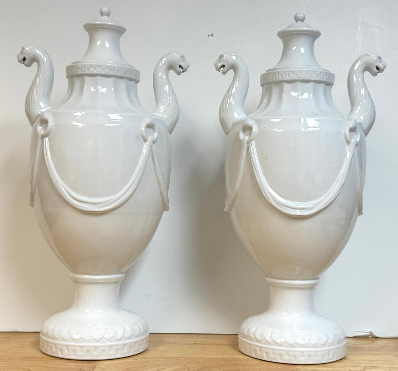 Pair Neoclassical Blanc de Chine Porcelain Urns, Attributed Nymphenburg, 20th C. - 6