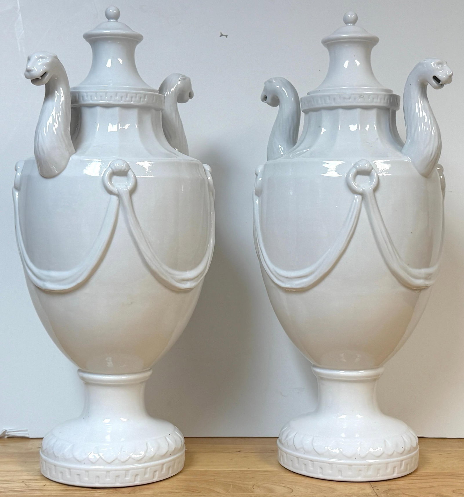 Pair Neoclassical Blanc de Chine Porcelain Urns, Attributed Nymphenburg, 20th C. - 7