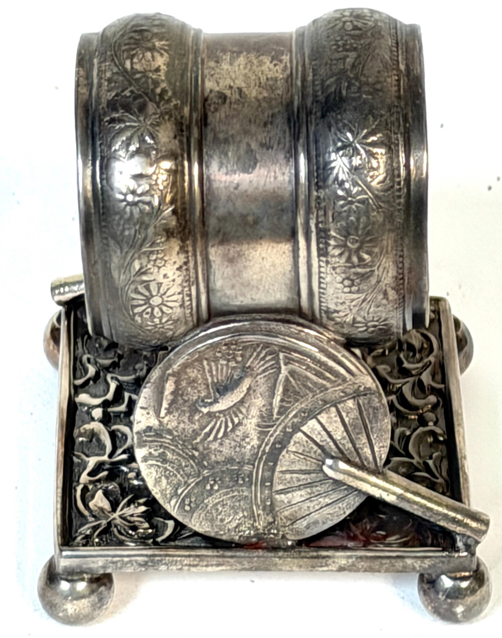 American Japonisme Twin Fan Figural Napkin Ring by Meriden, Circa 1880 - 6