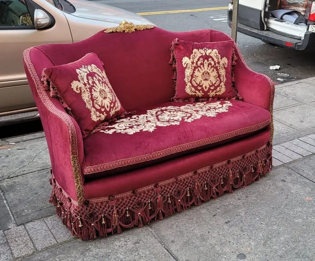 1960s Elegant Burgundy Loveseat Embroidery Sofa - 2