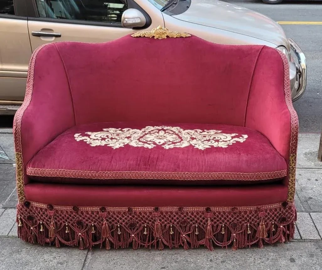 1960s Elegant Burgundy Loveseat Embroidery Sofa - 3