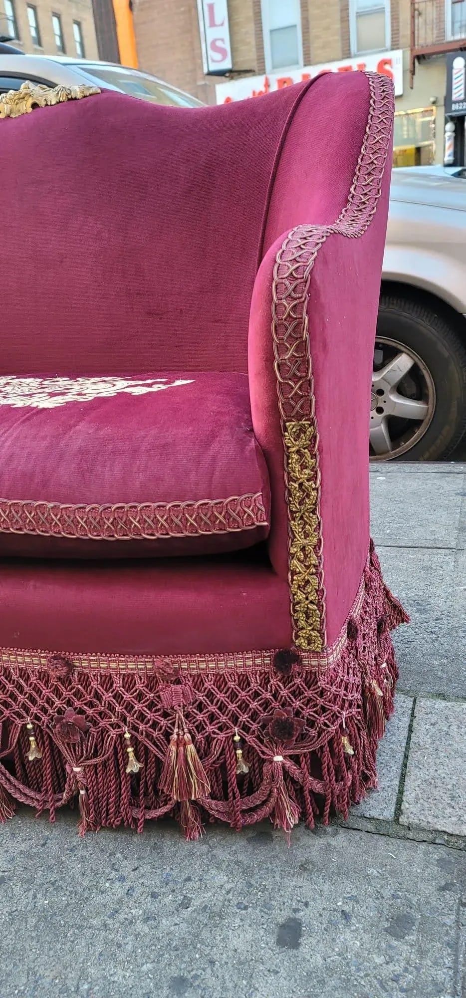 1960s Elegant Burgundy Loveseat Embroidery Sofa - 4
