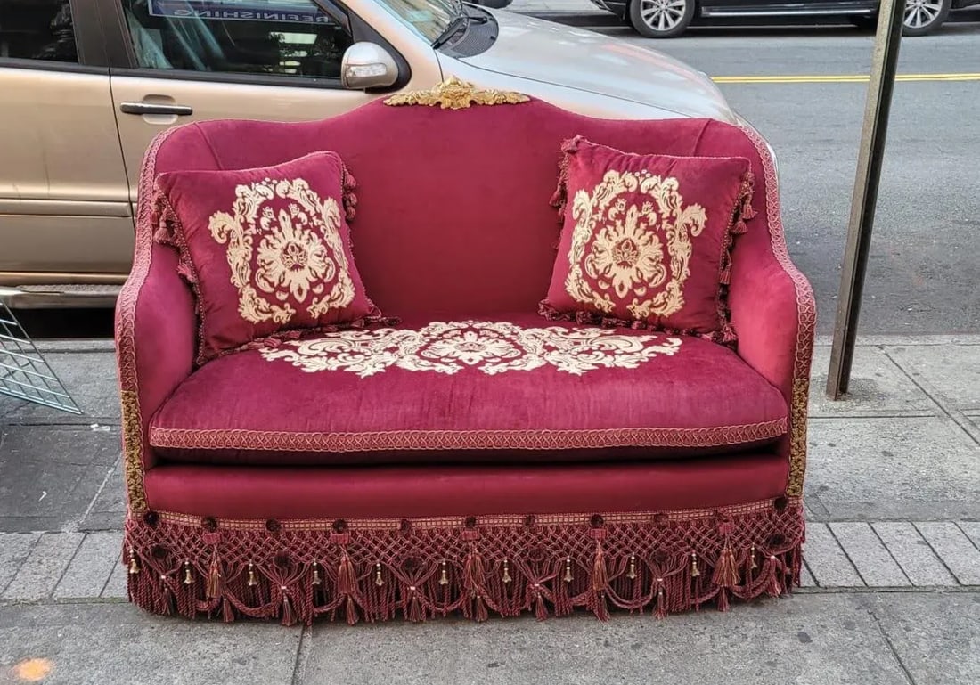 1960s Elegant Burgundy Loveseat Embroidery Sofa - 6