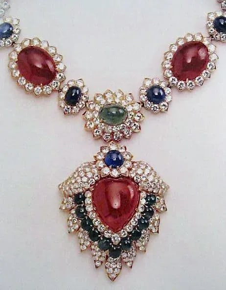 Auction Catalogue Jewelry From the Estate of Jacqueline Kennedy Onassis April 24th & 25th 1996 - 8