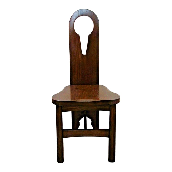 Antique American 1910s Pine Keyhole Dining Chair Side Chair: This antique American 1910s Pine Keyhole Dining Chair is a beautifully crafted side chair for adults, perfect for any indoor room. Handmade in the United States with solid pine construction, this
