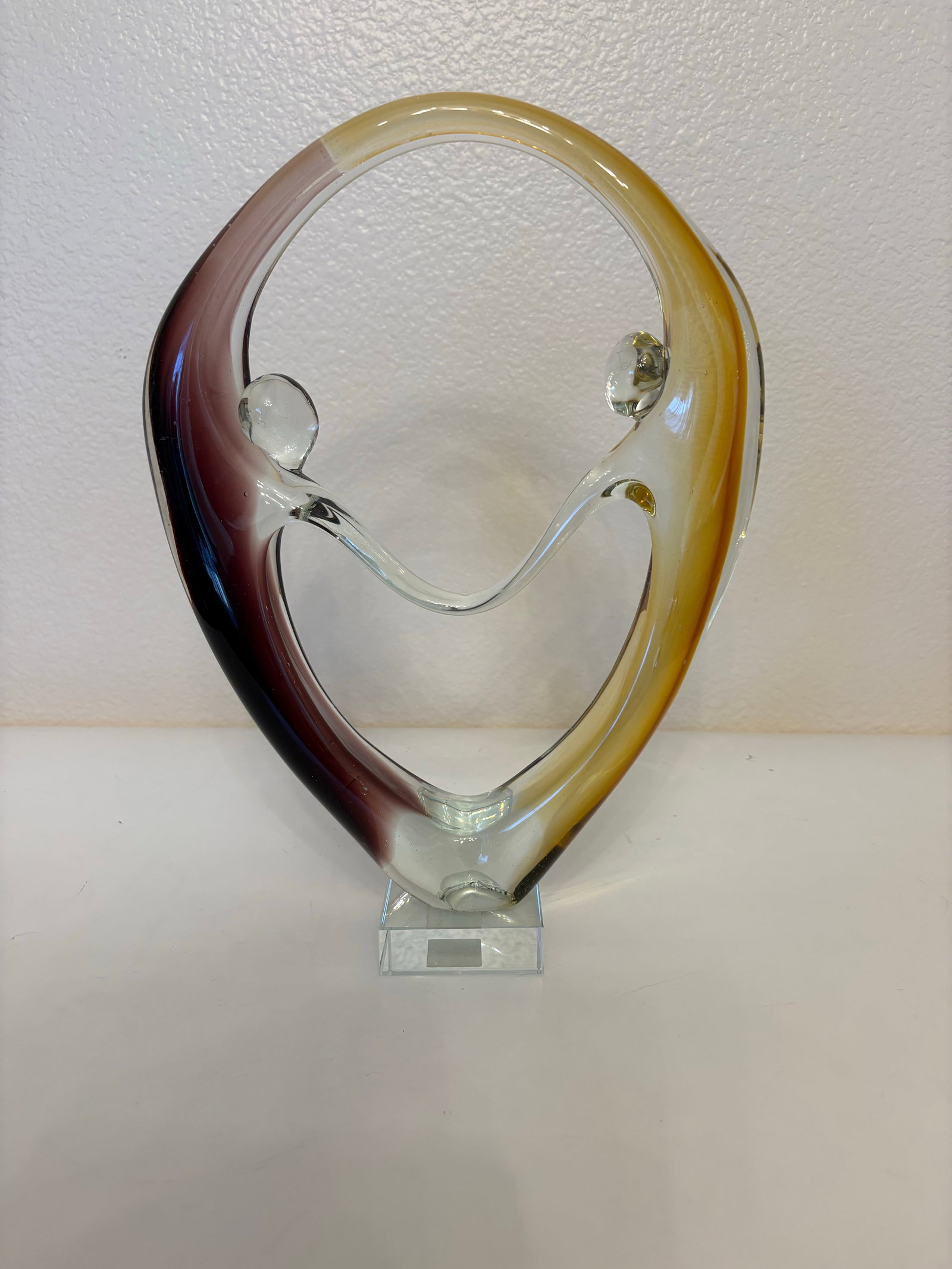 1960s Murano Style Couple Holding Hands on Pedestal - 3