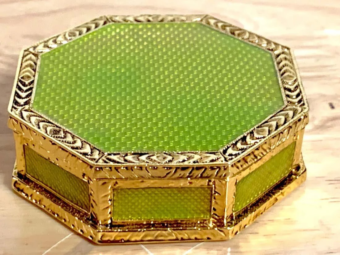Late 20th Century Neoclassical Octagonal Green Guilloche & Ormolu Box, After Faberge - 3