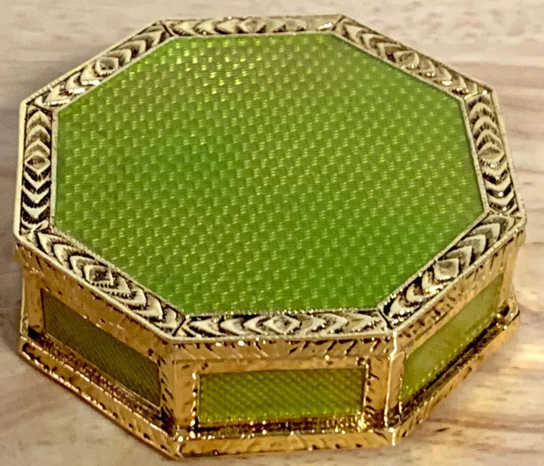 Late 20th Century Neoclassical Octagonal Green Guilloche & Ormolu Box, After Faberge - 6