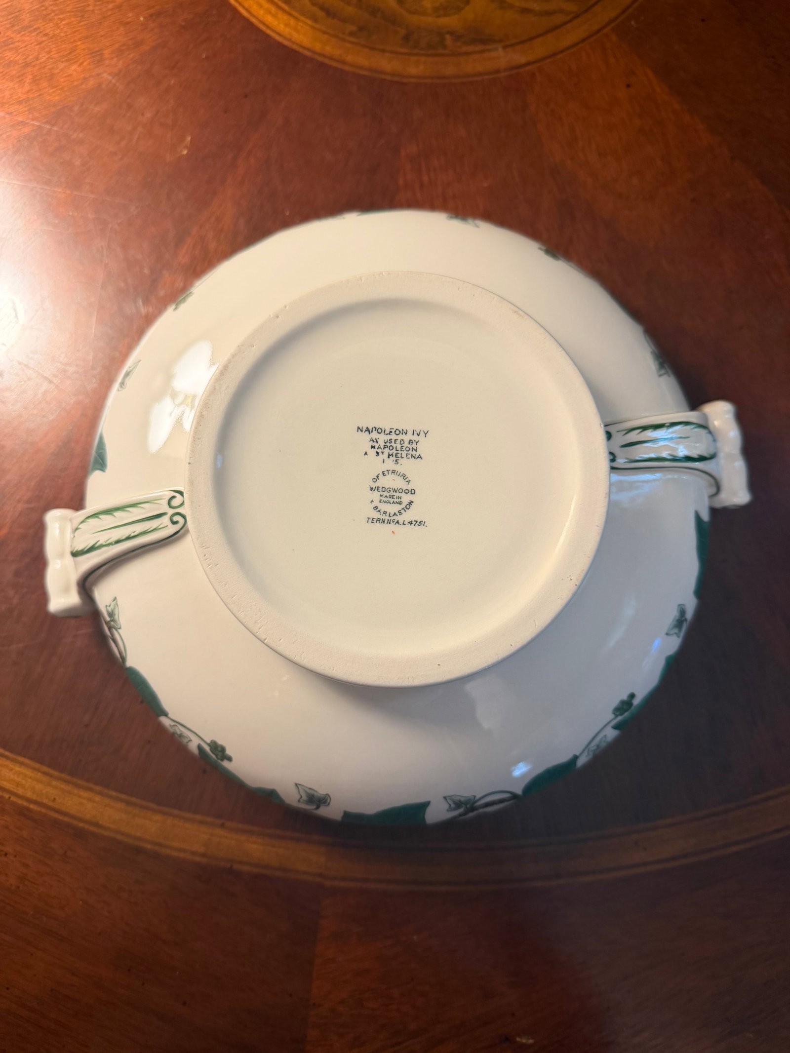1950s Wedgwood Napoleon Ivy Queensware Covered Serving Bowl 9.5" - 10