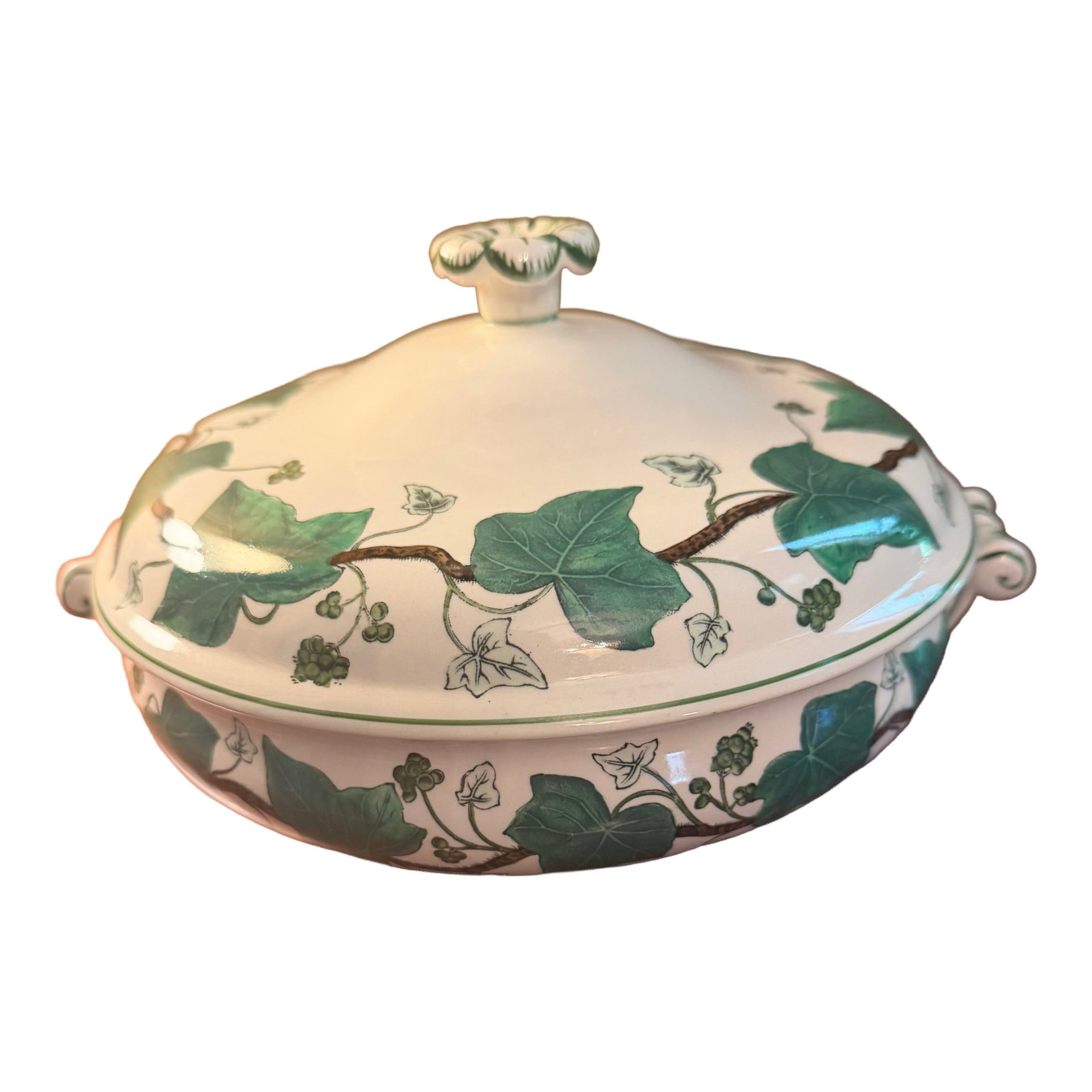 1950s Wedgwood Napoleon Ivy Queensware Covered Serving Bowl 9.5": The Wedgwood Napoleon Ivy Queensware Covered Serving Bowl is a luxurious and elegant piece of bone china that adds a touch of sophistication to any dining table. With its classic Ivy pattern and