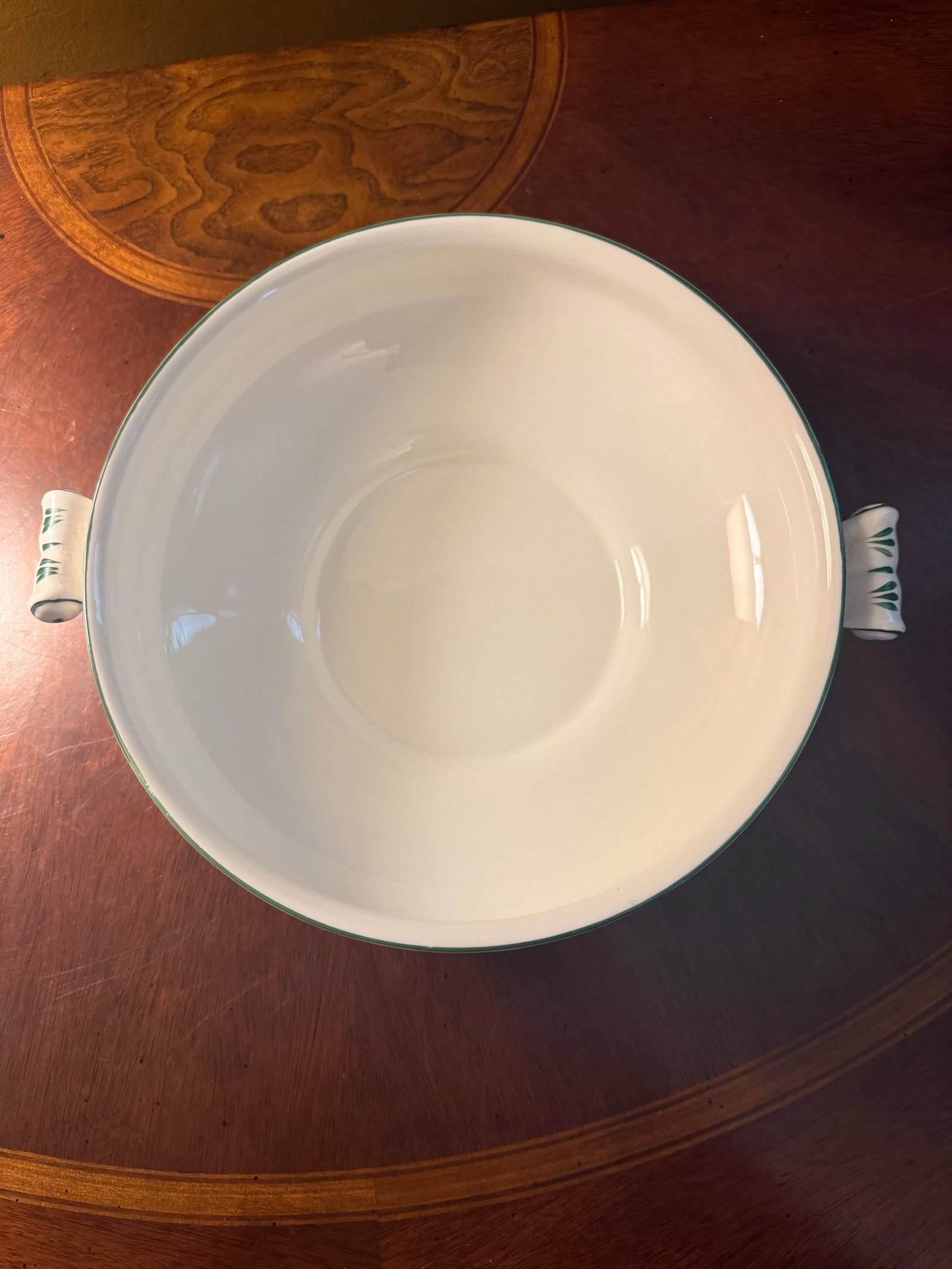 1950s Wedgwood Napoleon Ivy Queensware Covered Serving Bowl 9.5" - 8