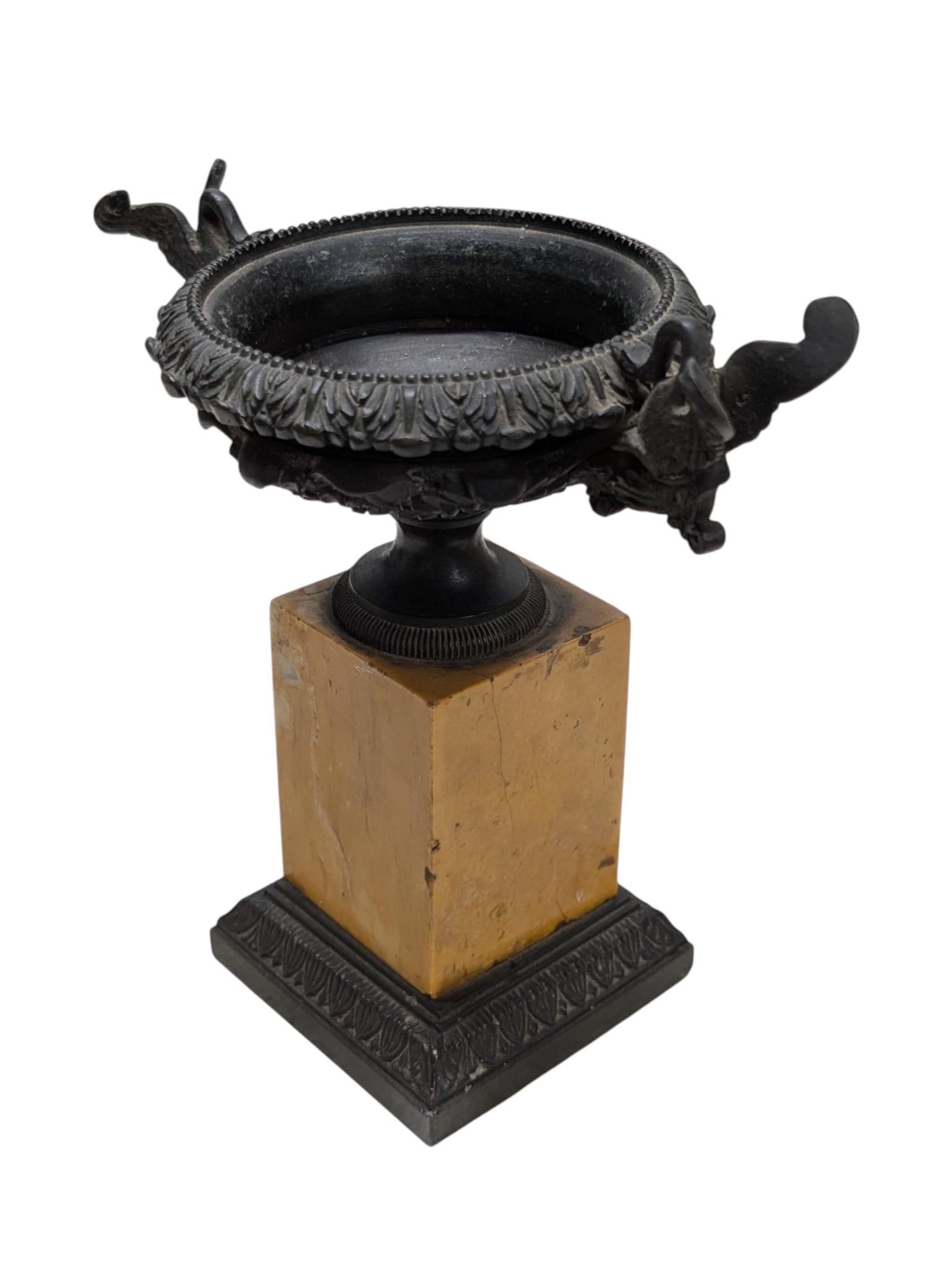 19th Century Tazza With Figural Birds on a Siena Marble Base - 10