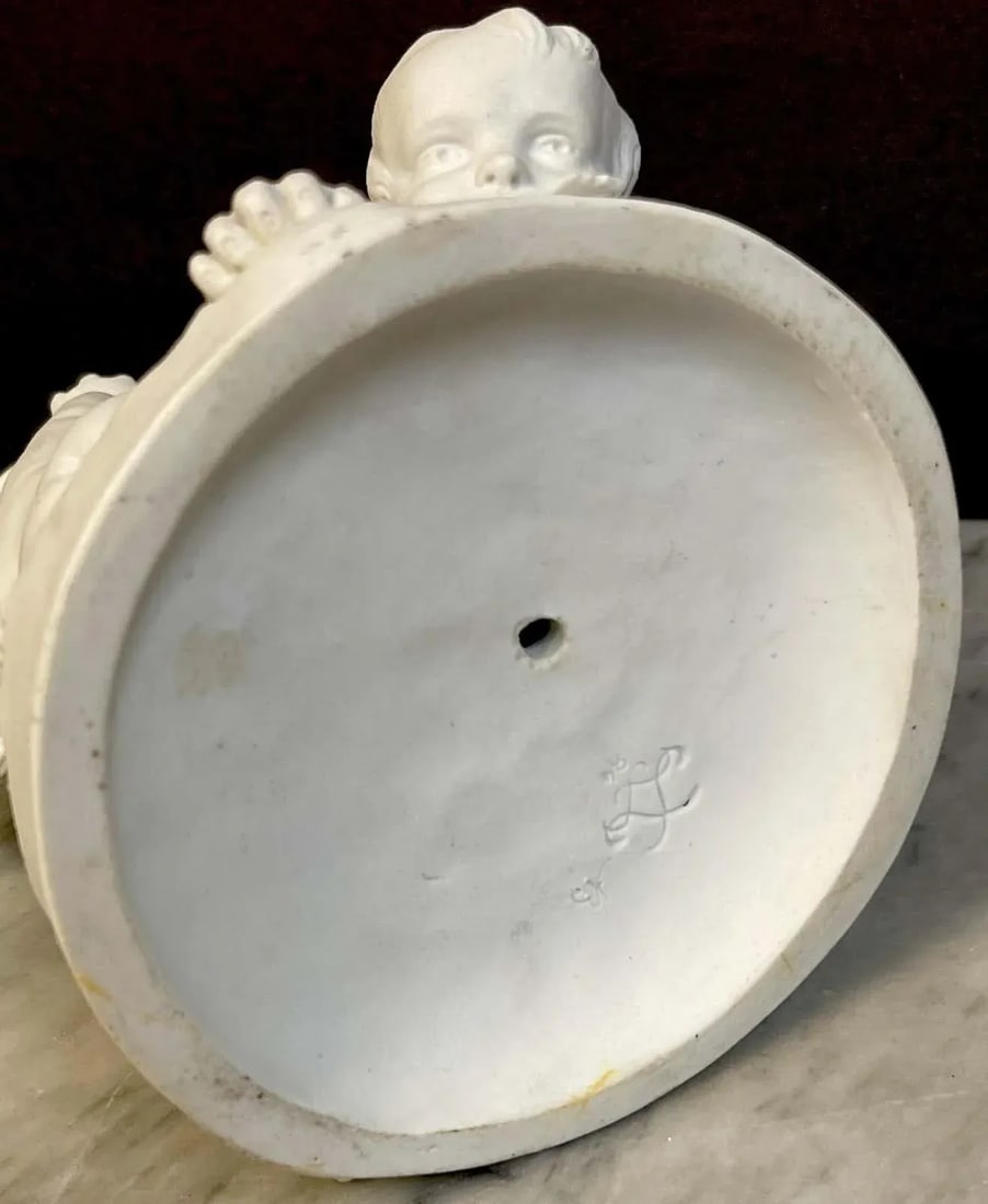 19th Century Sevres Biscuit Group of Three Frolicking Puttos - 4