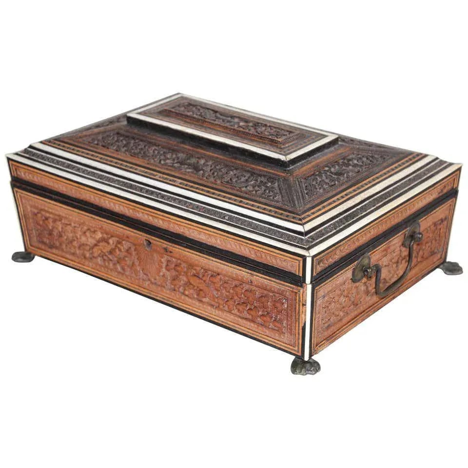 Anglo-Indian large Footed Box with Lidded Compartments, 19th Century - 11