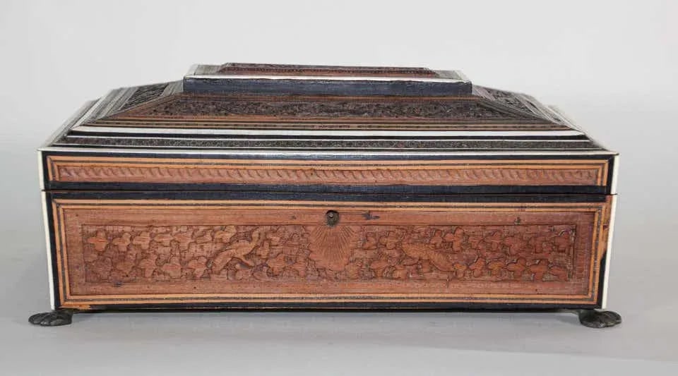 Anglo-Indian large Footed Box with Lidded Compartments, 19th Century - 3