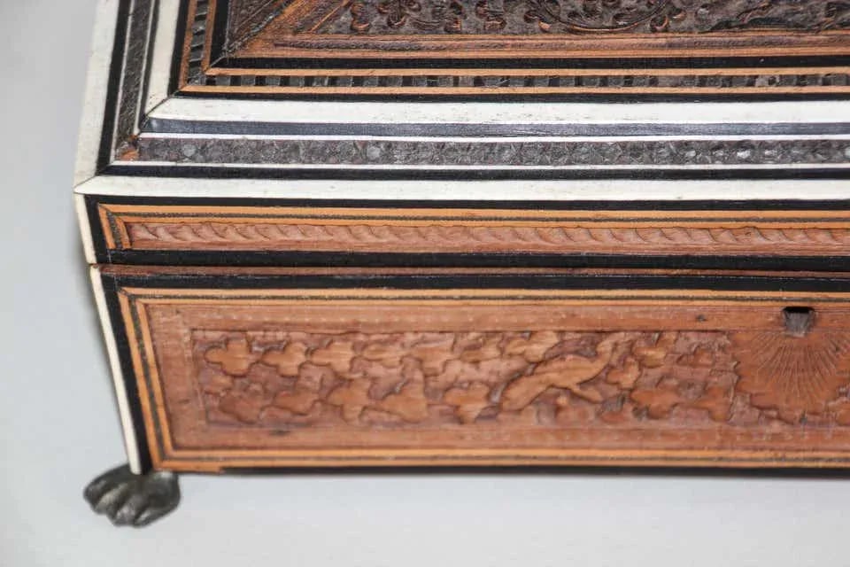 Anglo-Indian large Footed Box with Lidded Compartments, 19th Century - 8