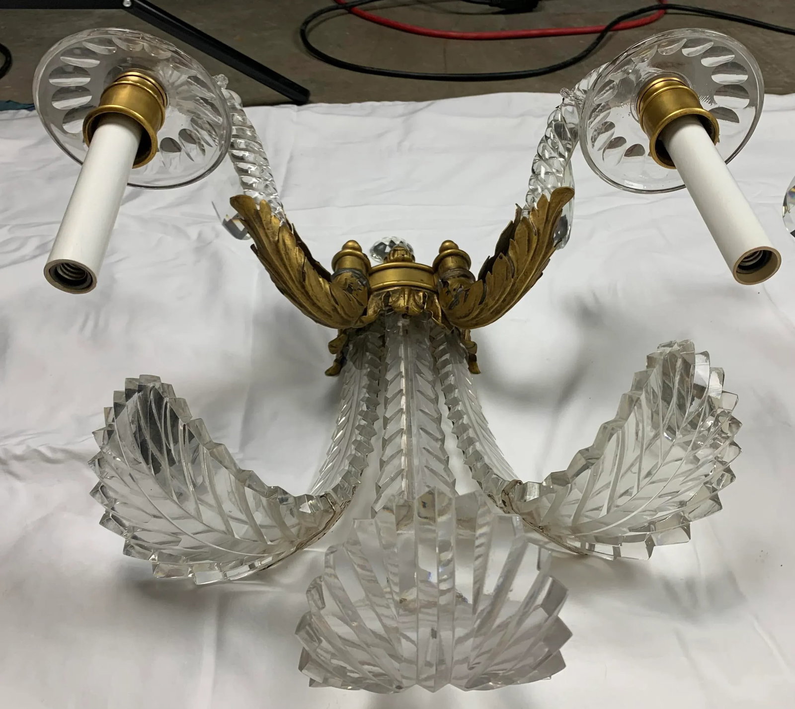 Early 20th Century French Foliate Cut Crystal and Bronze Sconces, Set of 2 - 10