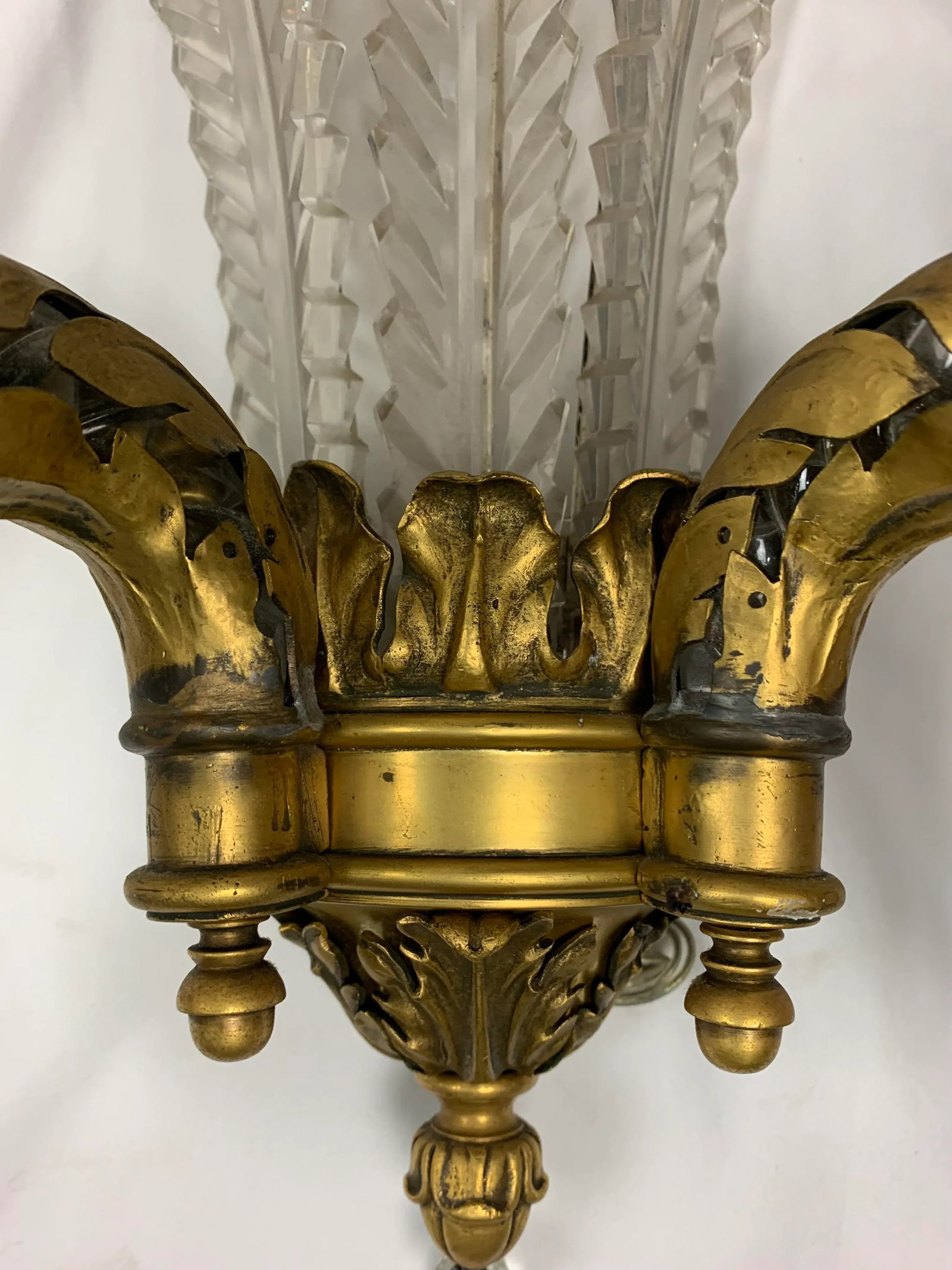 Early 20th Century French Foliate Cut Crystal and Bronze Sconces, Set of 2 - 12