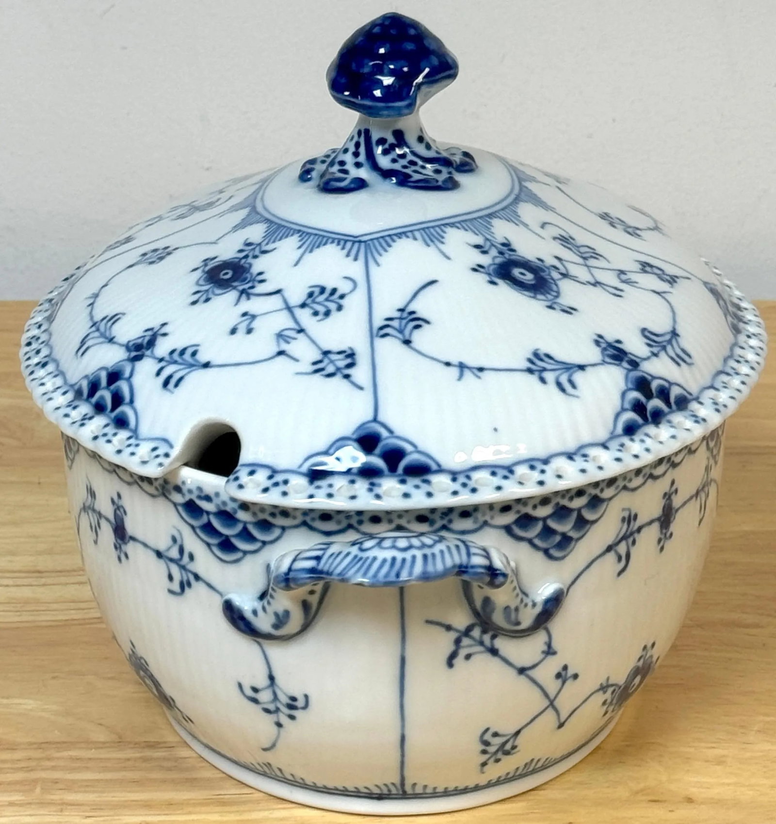 Royal Copenhagen Blue Fluted Half Lace Tureen with Lid 200CL - 2