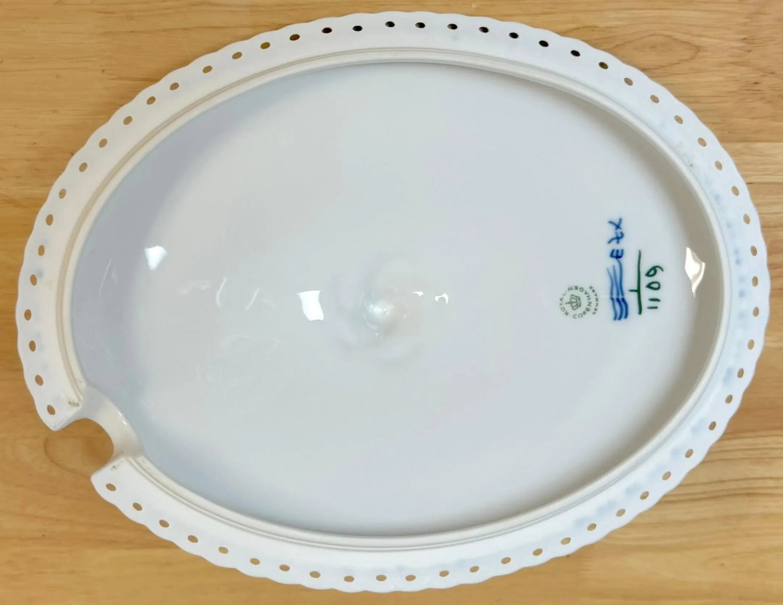 Royal Copenhagen Blue Fluted Half Lace Tureen with Lid 200CL - 3