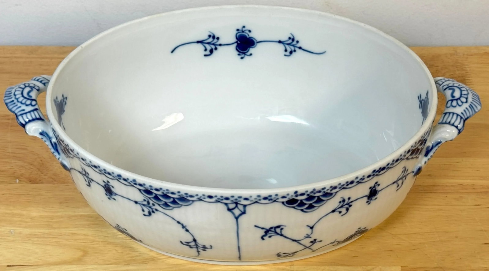 Royal Copenhagen Blue Fluted Half Lace Tureen with Lid 200CL - 4