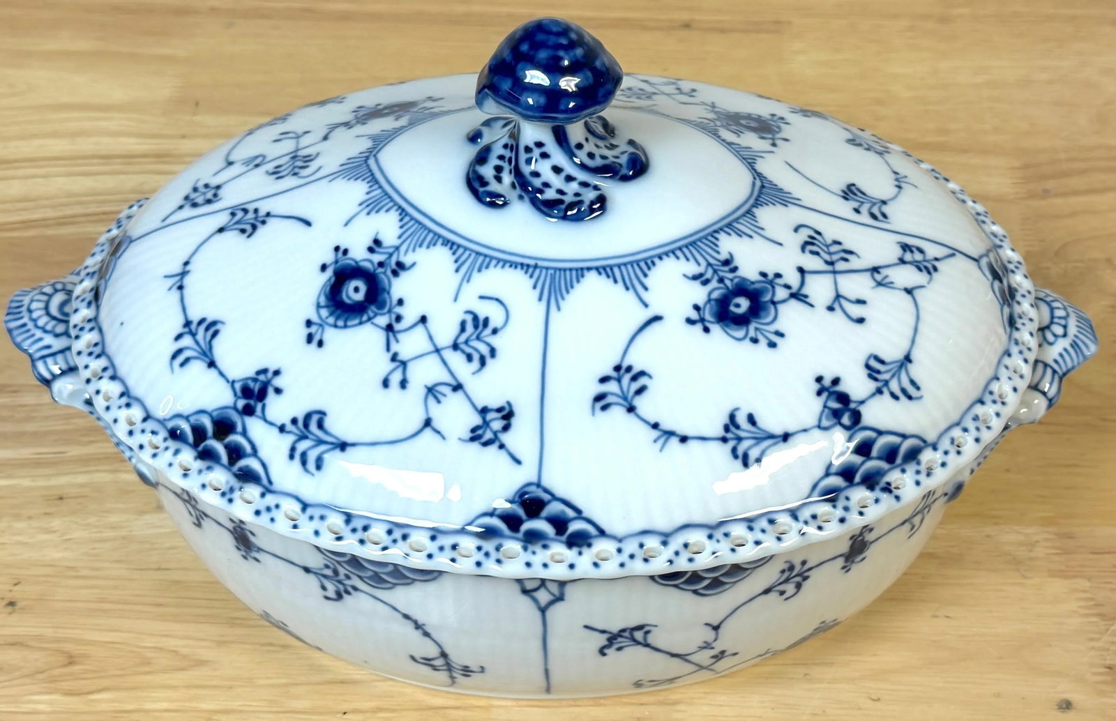 Royal Copenhagen Blue Fluted Half Lace Tureen with Lid 200CL - 6