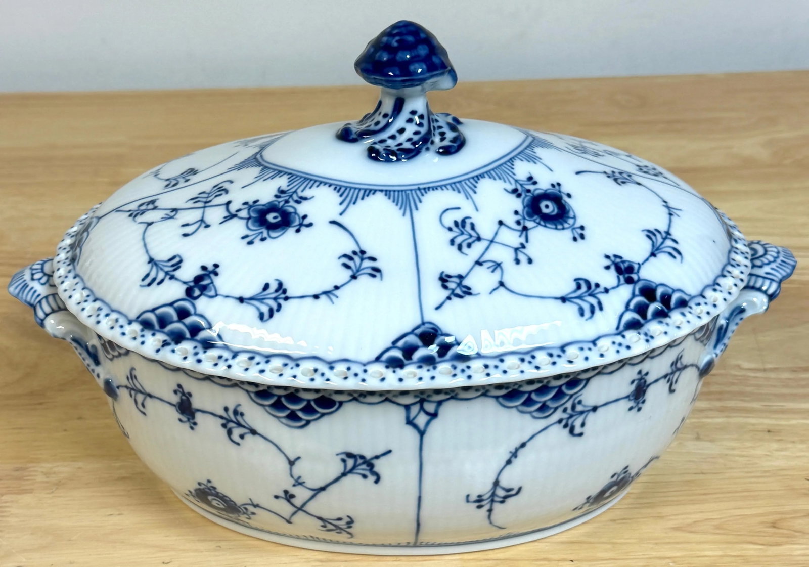 Royal Copenhagen Blue Fluted Half Lace Tureen with Lid 200CL - 7