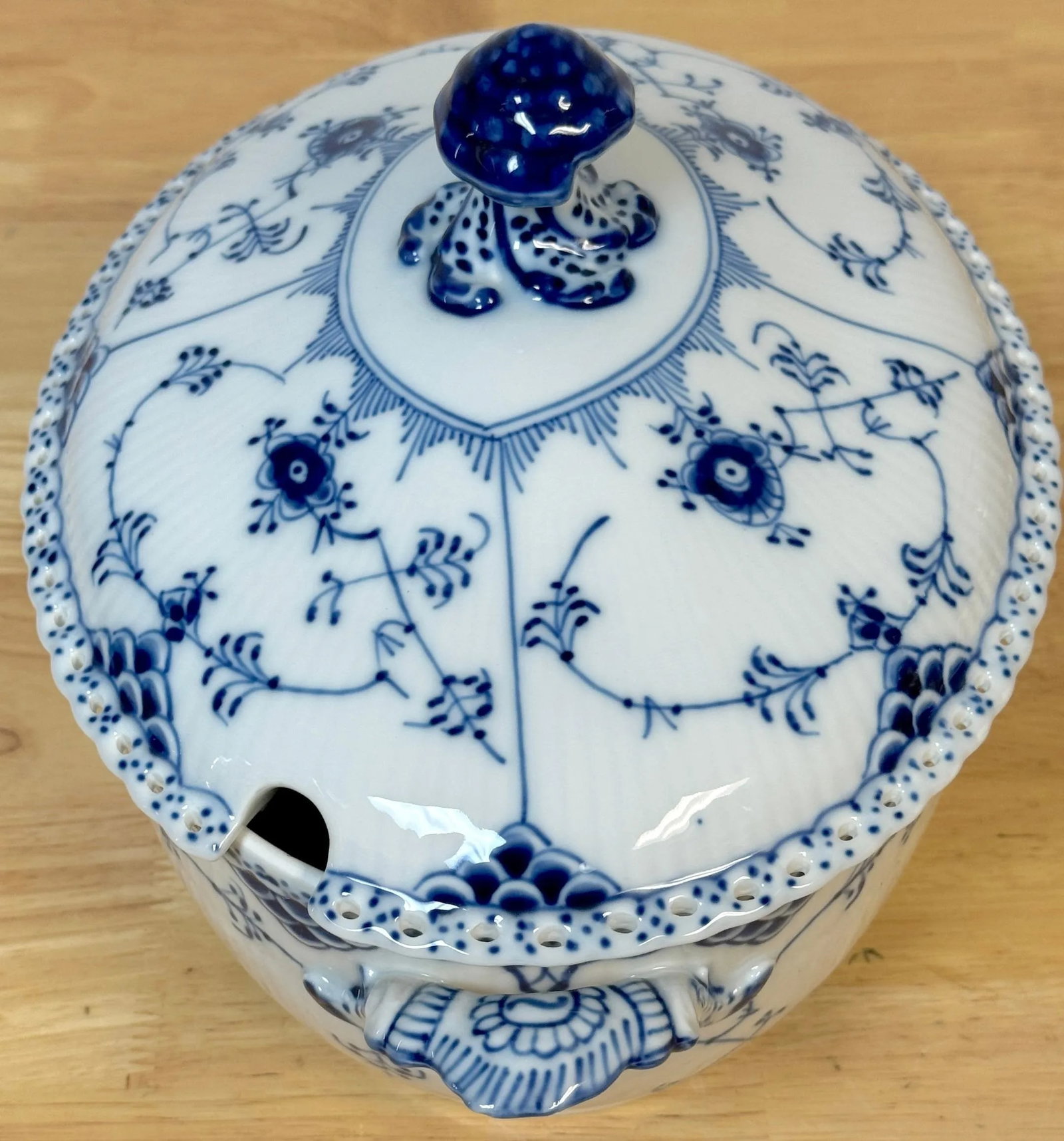 Royal Copenhagen Blue Fluted Half Lace Tureen with Lid 200CL - 8