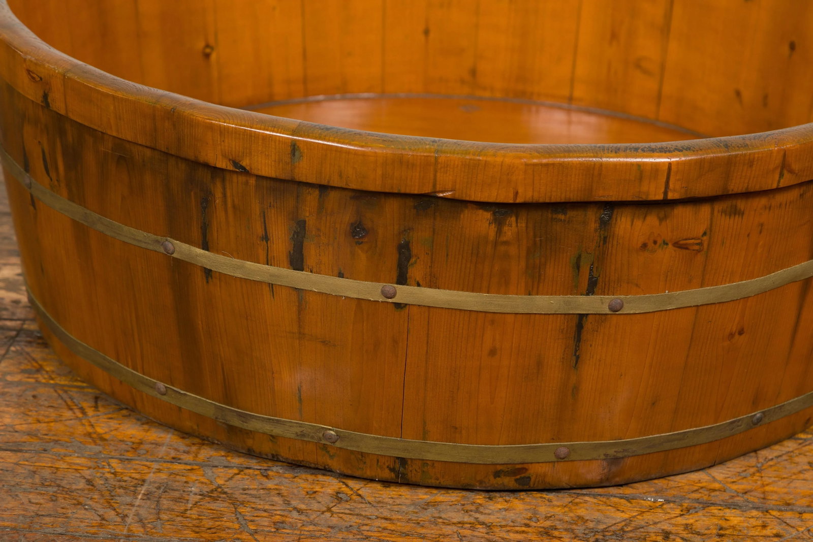 Chinese Qing Dynasty Period 19th Century Elm Round Rice Tray with Brass Braces - 10