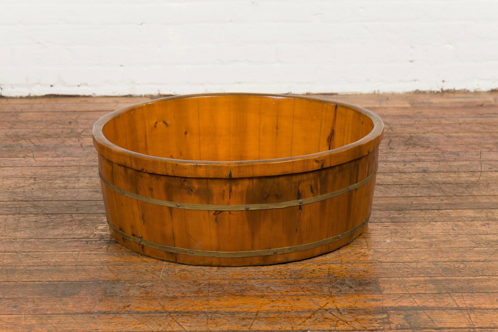 Chinese Qing Dynasty Period 19th Century Elm Round Rice Tray with Brass Braces - 2