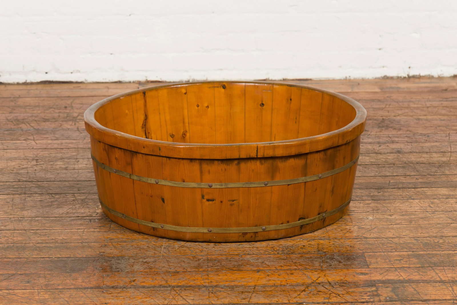 Chinese Qing Dynasty Period 19th Century Elm Round Rice Tray with Brass Braces - 3