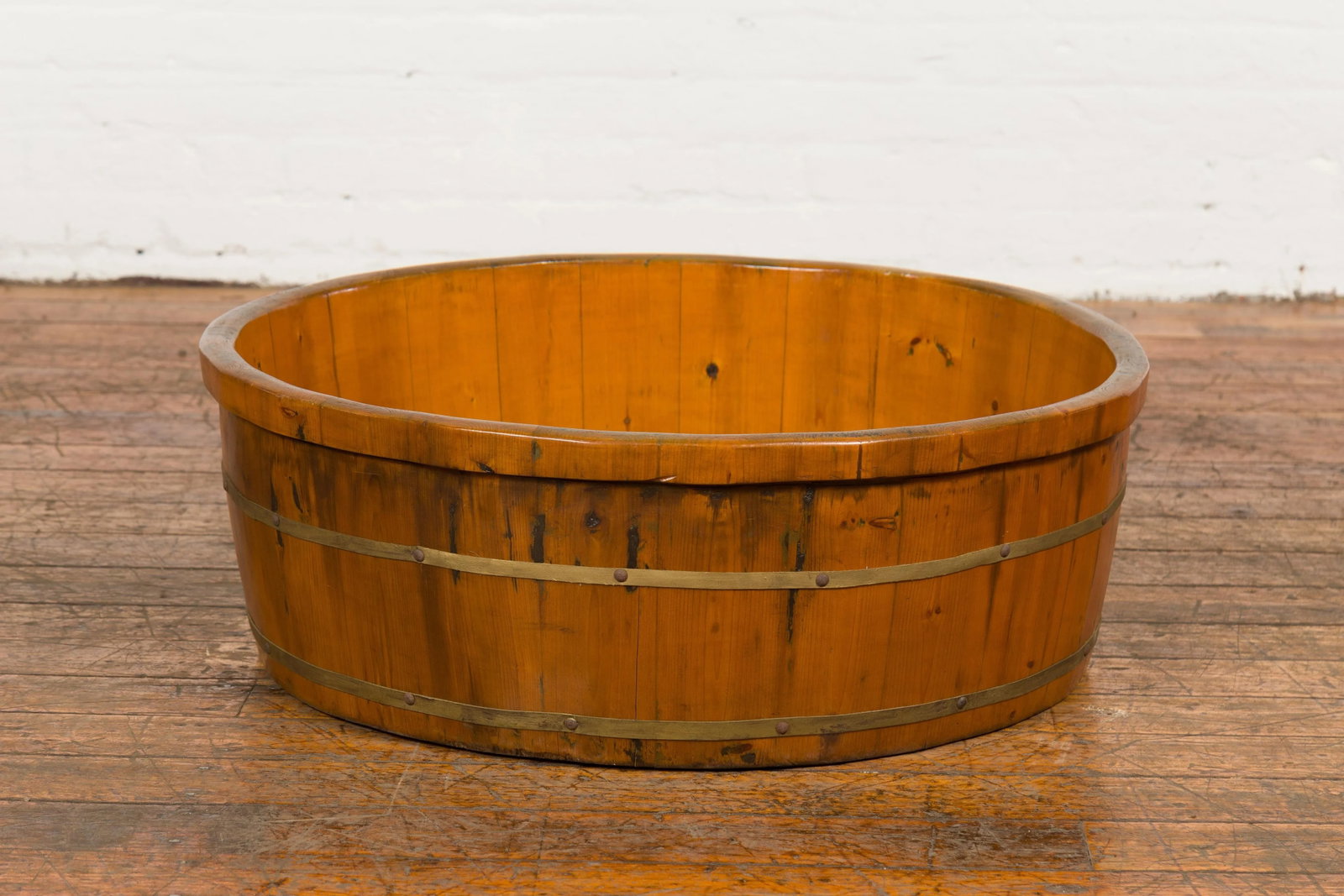 Chinese Qing Dynasty Period 19th Century Elm Round Rice Tray with Brass Braces - 5