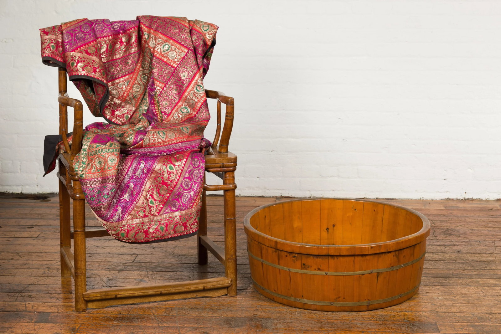 Chinese Qing Dynasty Period 19th Century Elm Round Rice Tray with Brass Braces - 6