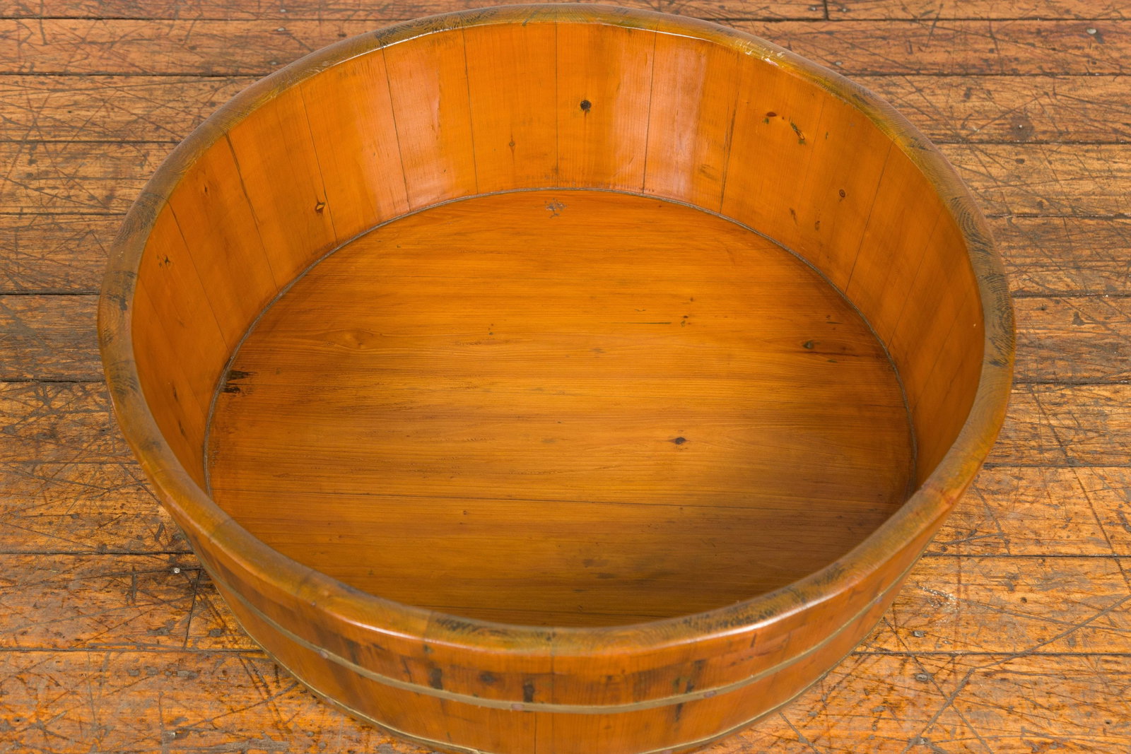 Chinese Qing Dynasty Period 19th Century Elm Round Rice Tray with Brass Braces - 7