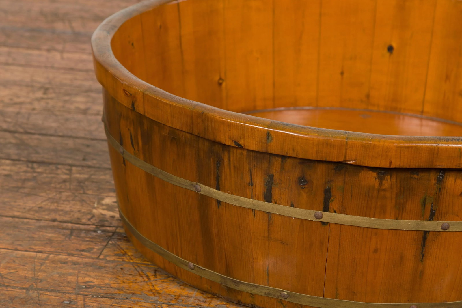 Chinese Qing Dynasty Period 19th Century Elm Round Rice Tray with Brass Braces - 8