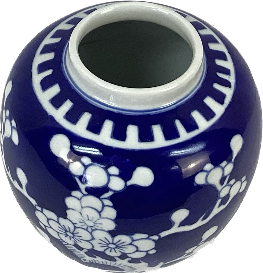 Late 19th Century Chinese Blue and White Porcelain Ginger Jar Vase - 3