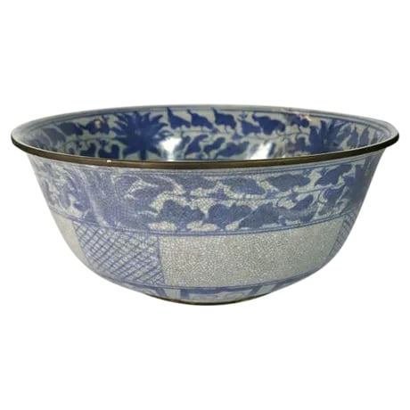 Blue and White Porcelain Wash Basin: Beautiful hand painted Chinese blue and white wash basin with brass trim. Condition: Condition Notes: Excellent - Minor wear consistent with age and history Materials & Techniques: Porcelain