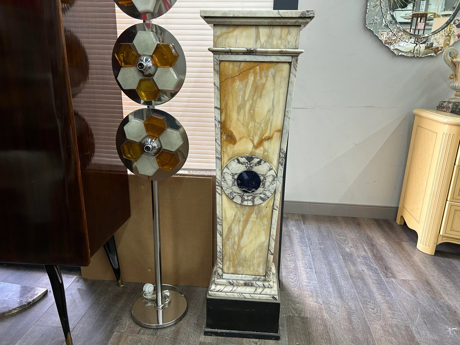 Pair of 1920s French Art Deco Marble Pedestals - 2