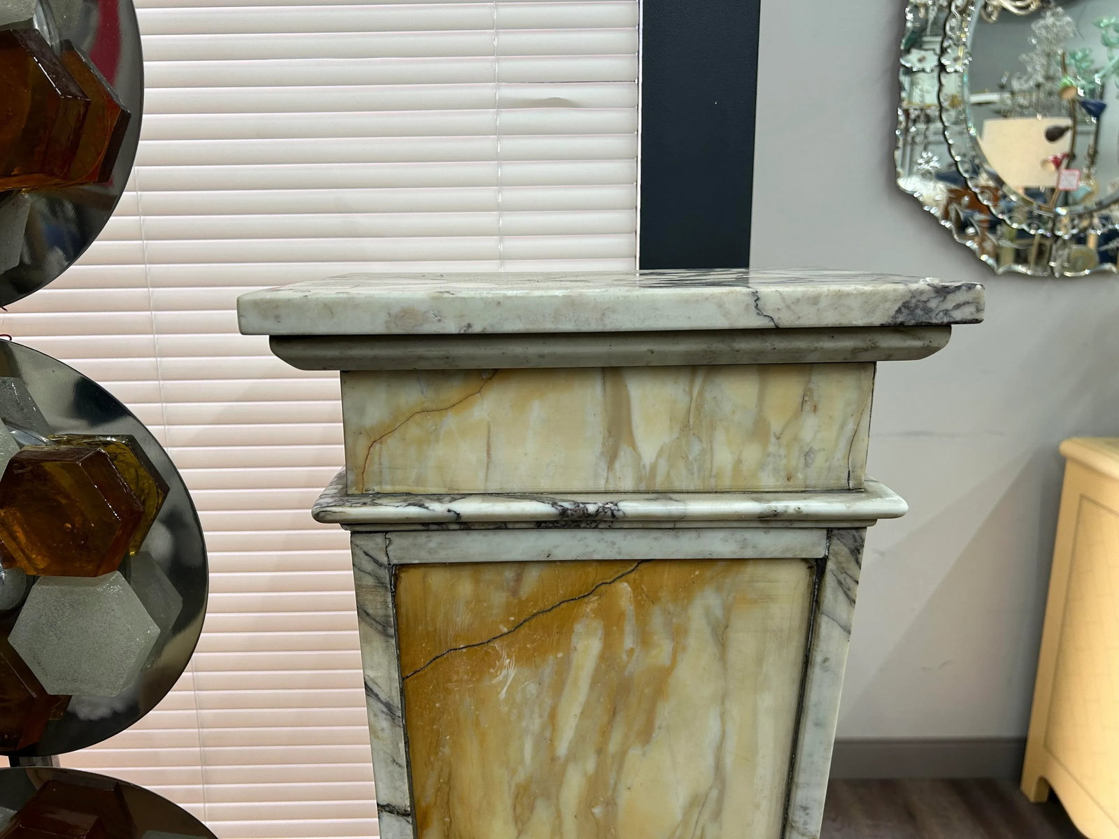 Pair of 1920s French Art Deco Marble Pedestals - 3