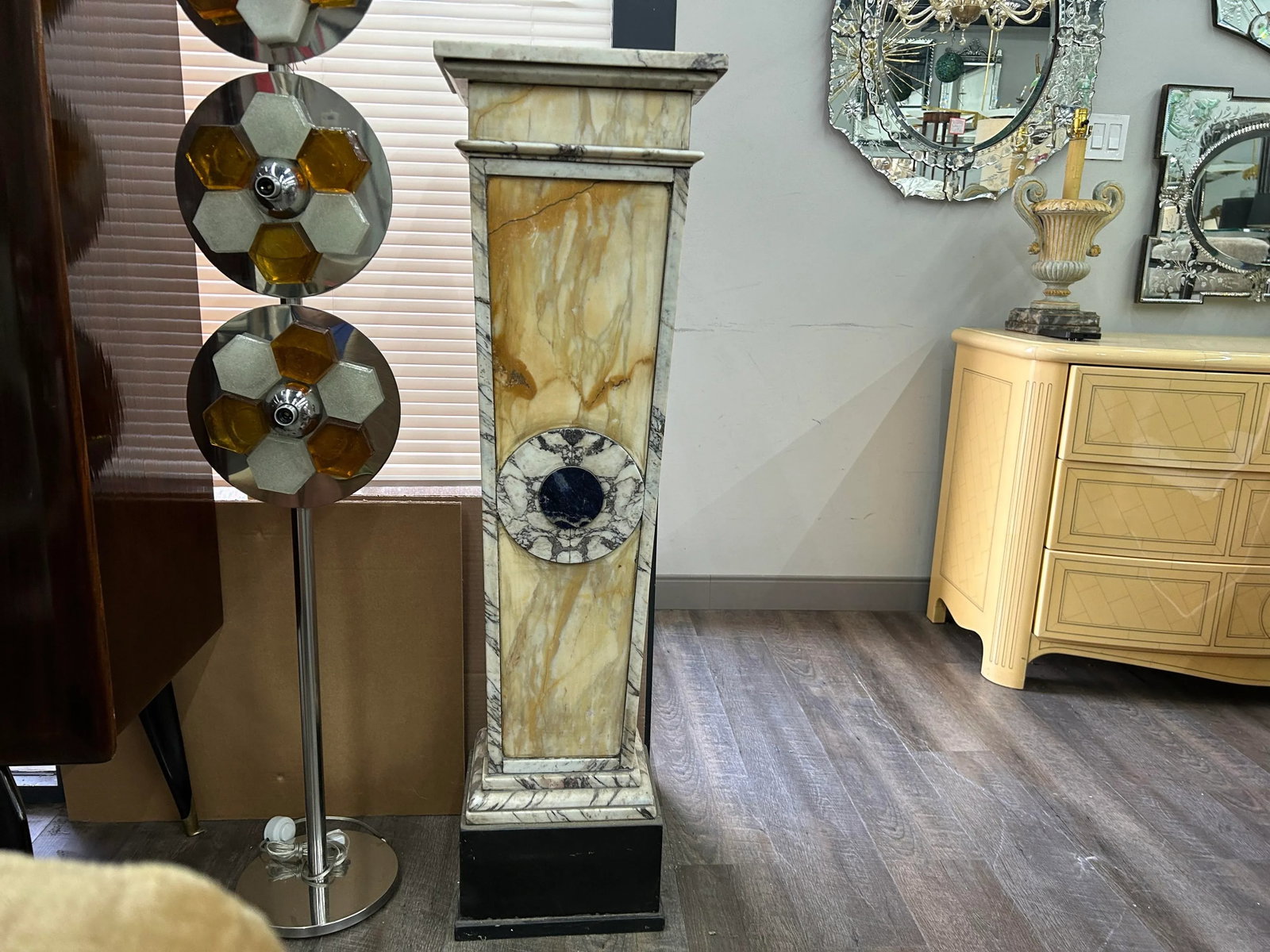 Pair of 1920s French Art Deco Marble Pedestals - 8