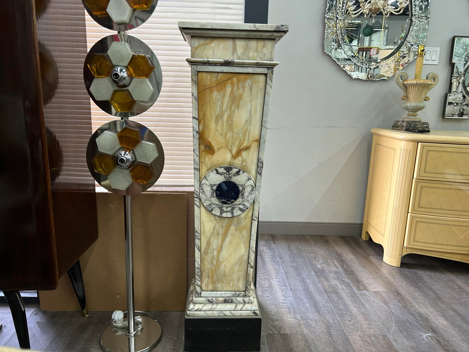 Pair of 1920s French Art Deco Marble Pedestals - 9