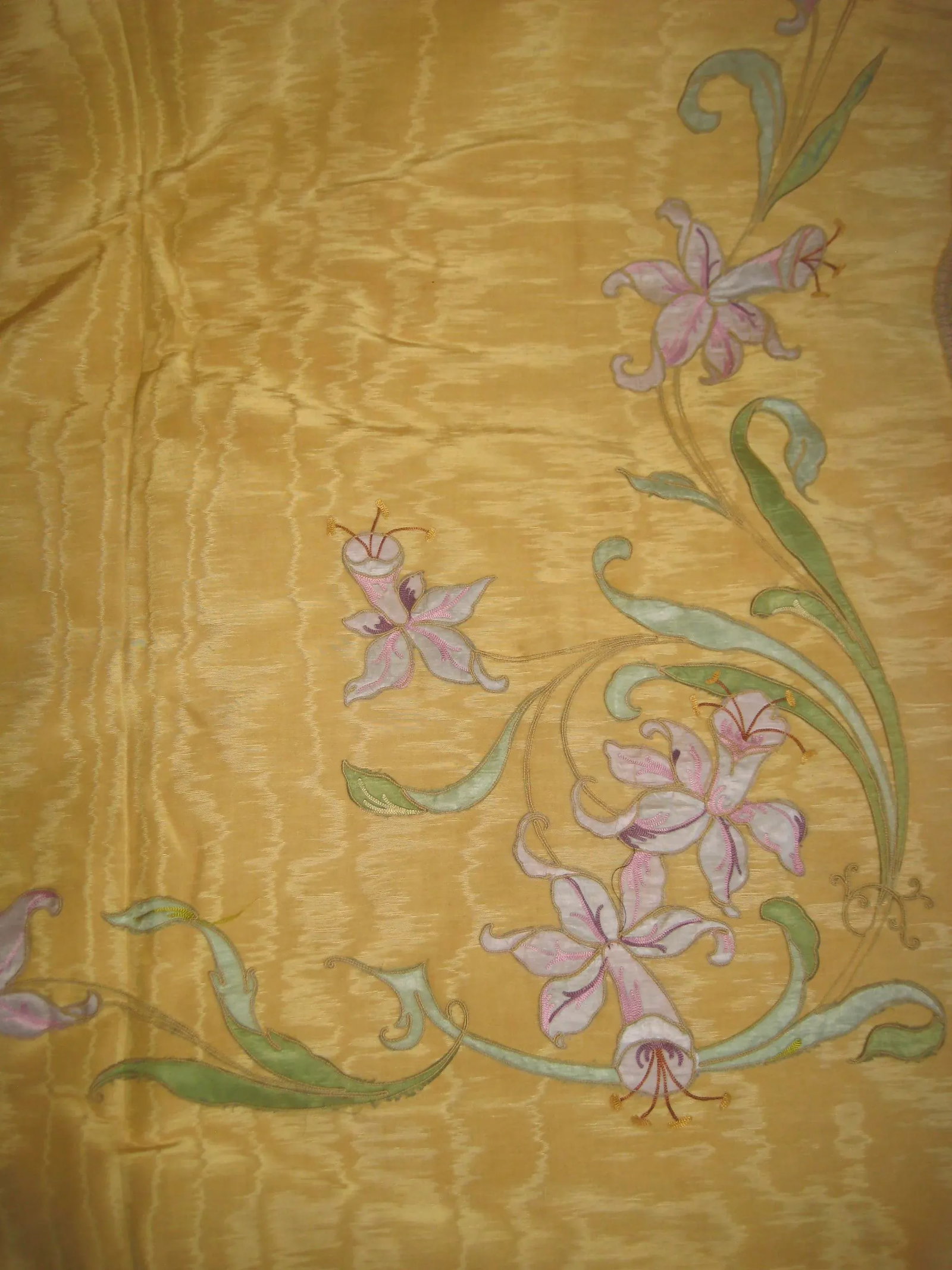 Early 19th Century French Yellow Floral Moire Silk Castles Curtain- Drapes With Flowers Appliqué - 10